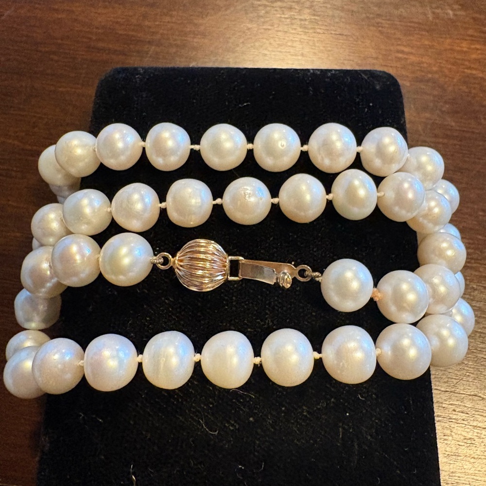 Elegant White Pearl Necklace